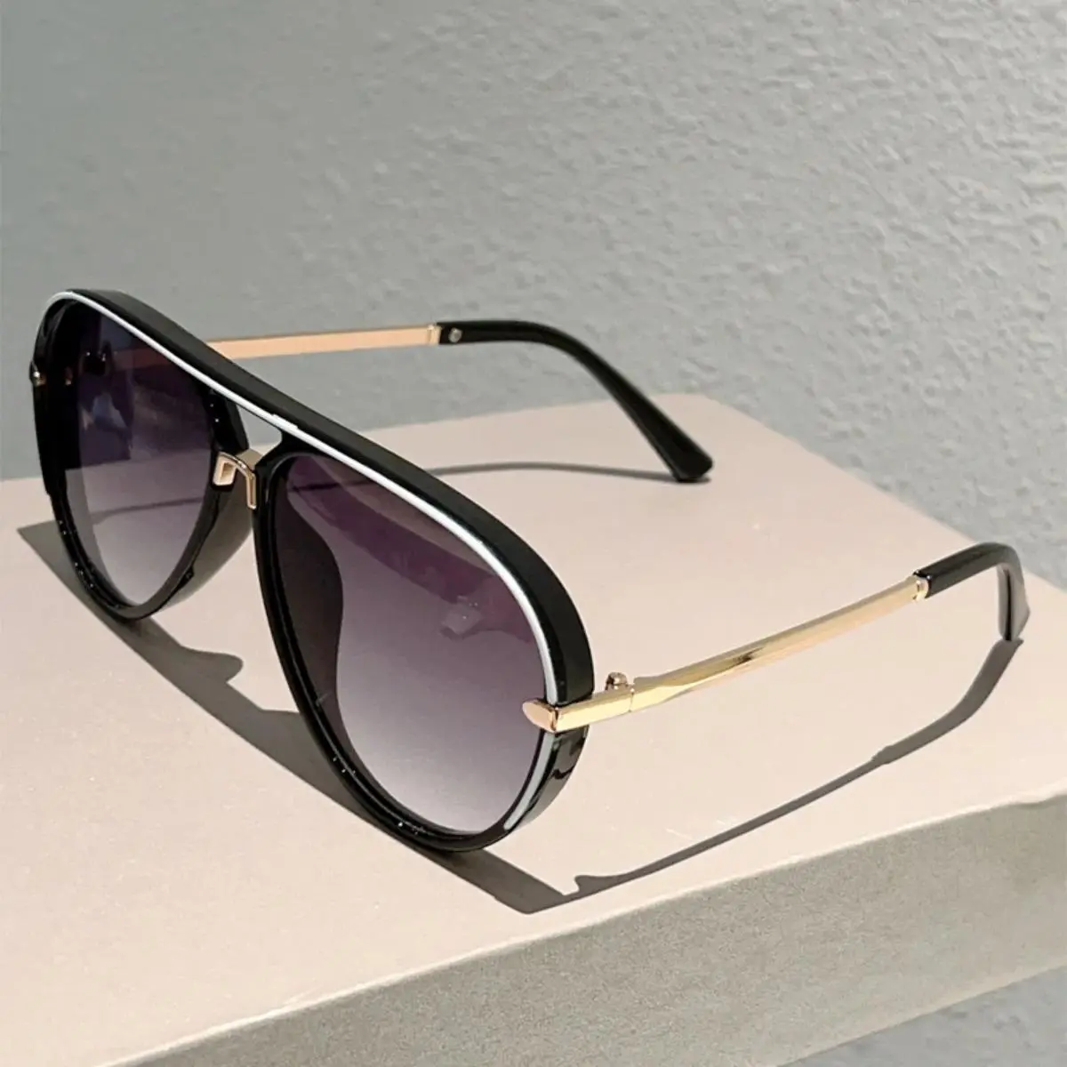Retro Aviator Sunglasses – 2026 New Stylish Multi-Color Gradient Shades; Casual, Street-Style Outdoor Sunglasses for Women with a Summer Vibe (Smaller Fit)