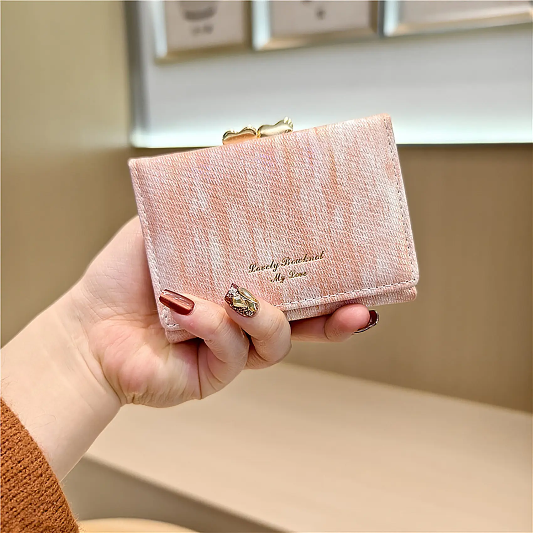 Women's Glitter Heart Kiss Lock Short Wallet - Compact Metal Frame, Card Handling, Casual Daily Use, Cute Fashion Coin Purse Gift for Girls, Card Handling Women's Wallets, Heart Kisslock Women's Wallets
