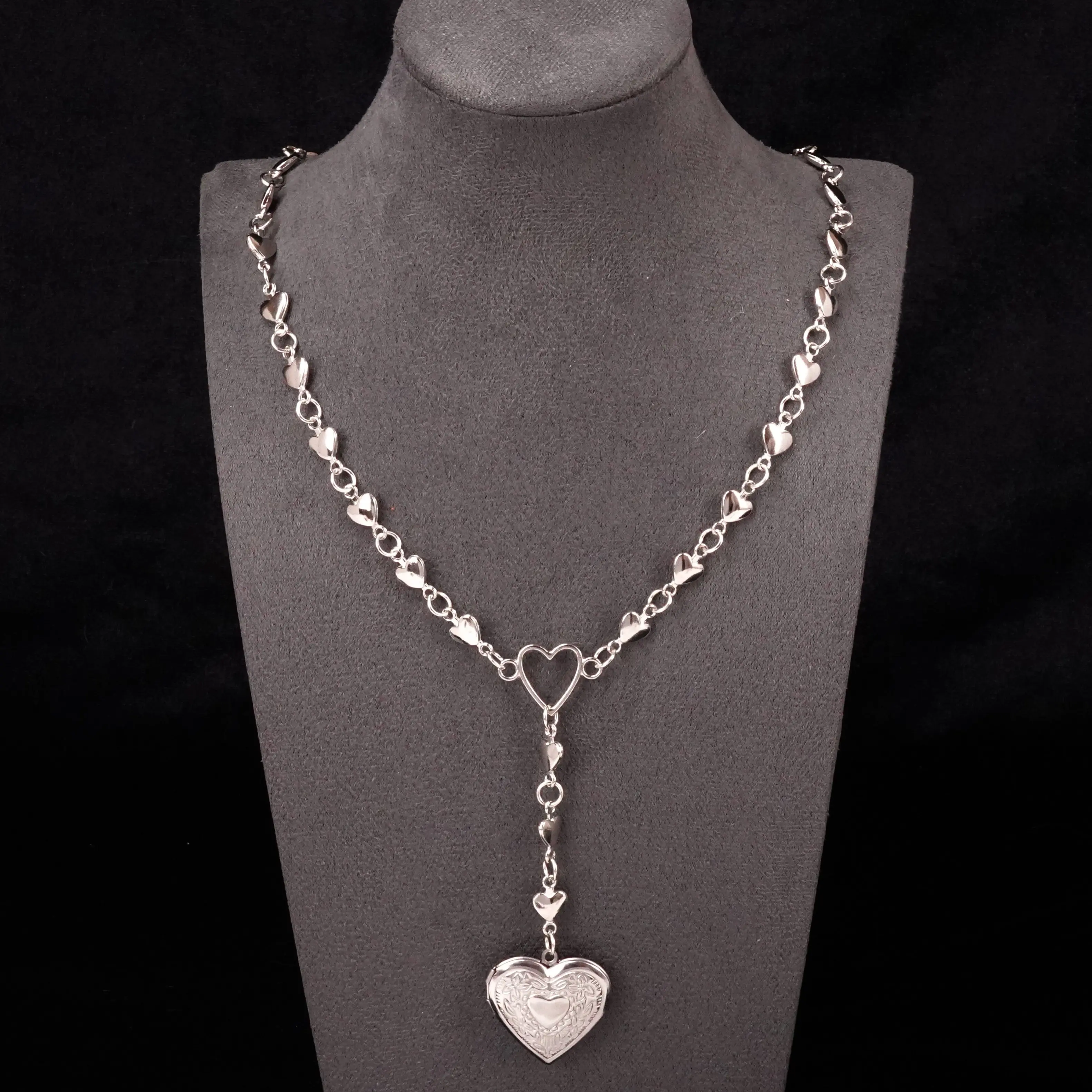 Vintage heart locket necklace gothic love pendant necklace silver tone heart charm necklace y2k coquette goth jewelry gift