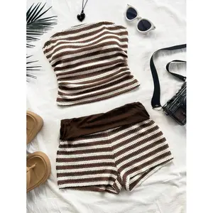 2-piece set: red and white contrasting pleated tube top and low-rise shorts, made with textured crochet, suitable for vacation and summer wear