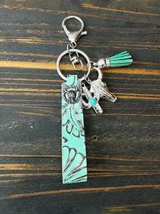 Vintage Western Cowboy Leather Keychain for Bags, Paired with A Turquoise Cowhide Pendant, Is A Stylish Accessory Suitable for Everyday Wear and Makes A Perfect Gift for Friends.