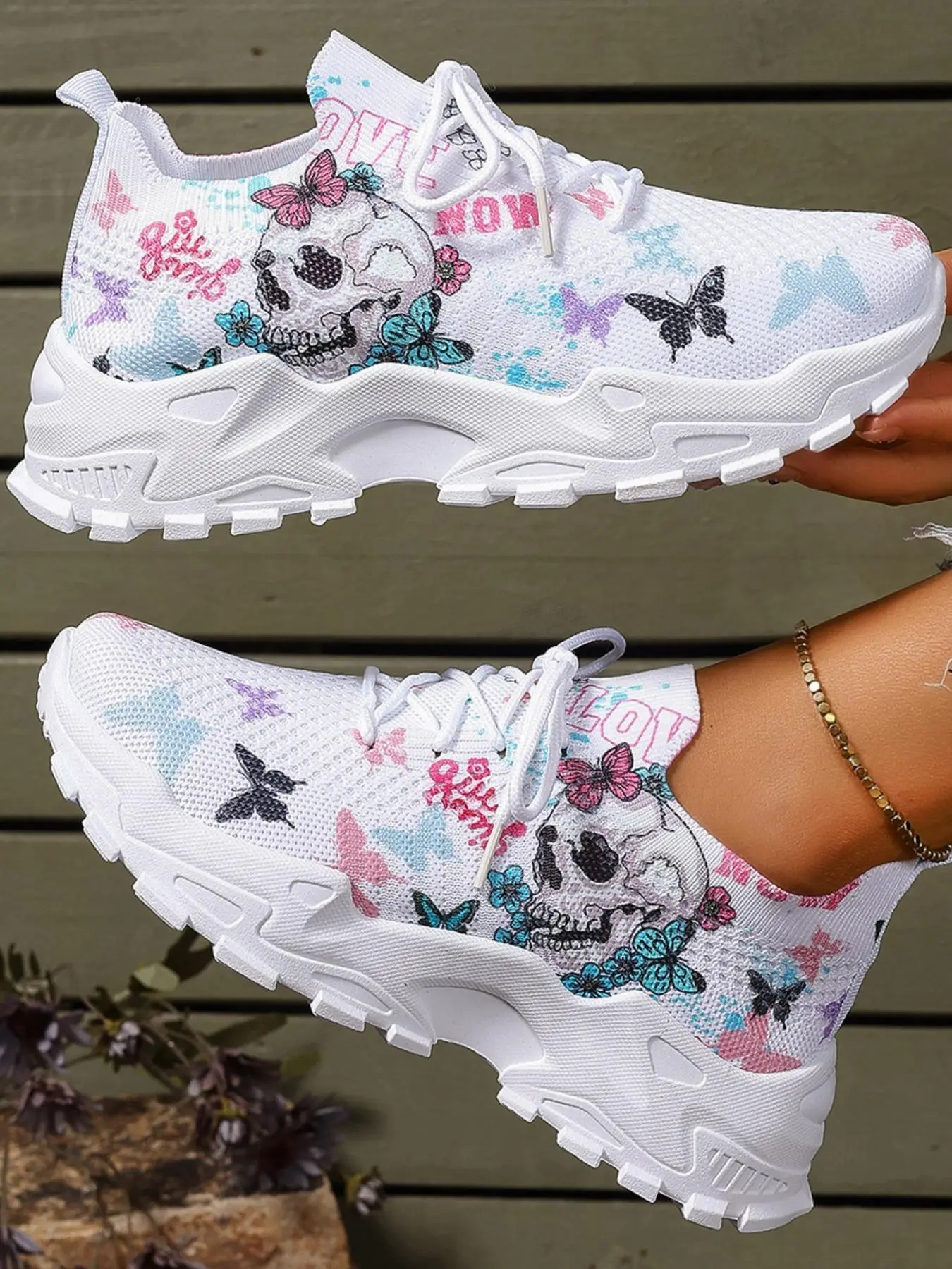 Women's Fashionable Butterfly & Skull Print Lace Up Low Top Sneakers, Casual Comfortable Breathable Sports Running Shoes, All-match Basic Shoes for Da