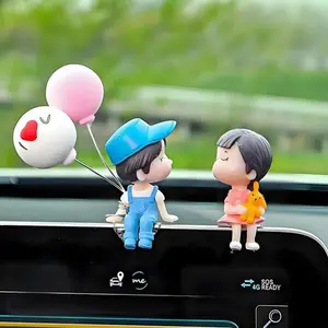 Cute Couple Car Dashboard Decorations, Lovely Couple Kiss Cartoon Figurines Car Ornament, Resin Material Boy Girl Car Interior Decoration with Balloon for Car Dashboard Gifts