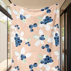 Soft Flannel Blanket with Blueberry Print Design, Cozy Home Decor Accessory for Living Room & Bedroom Use, Perfect Gift Idea