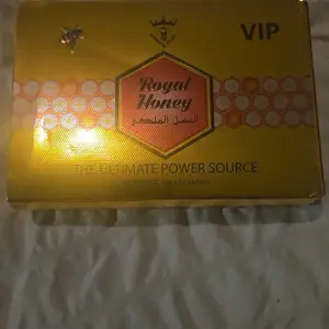 Organic Honey Pack with Royal Jelly and Bee Pollen, 12 Sachets, 20g Each, Rich Natural Sweetener for Tea, Perfect for New Year Healthy Habits and Winter Wellness, Convenient Single-Serve Packs for Travel, Work, or Daily Gym Use.
