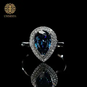 Unimoiss 4ct Pear-Cut Lab-Created Moissanite Ring, S925 Silver Teardrop Ring, Hypoallergenic and Fade-Resistant, Unisex.Suitable for daily wear, parties, banquets, and other occasions; an ideal gift for birthdays, anniversaries, and more.