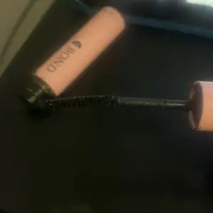 Product Review of Natural Look Eyelash Extensions Set with False Lashes, Tweezers, Glue, Remover and Fixer, Professional Accessories for Women's Summer Makeup from D**z