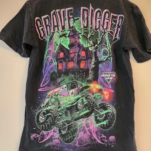 Vintage 1988 Grave Digger Race Team Monster Truck Shirt.