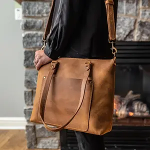 Unisex Business Handbag, Vintage Style Crafted Bag with Adjustable Strap, Perfect for Men and Women, Stylish and Functional Accessory