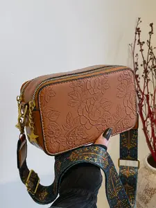Women's Fashion Retro Floral Embossed Satchel Crossbody Bag, Elegant Commuter Bag, Casual Pu Leather Star Decor Zipper Shoulder Bag, Trendy Versatile High-quality Daily Commuting Bag