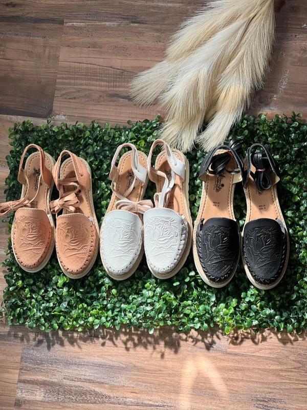 Huarache Sandal with laces boho- Hippie Mexican Style- Sandal leather Lace up cute tooled floral weeding sandal