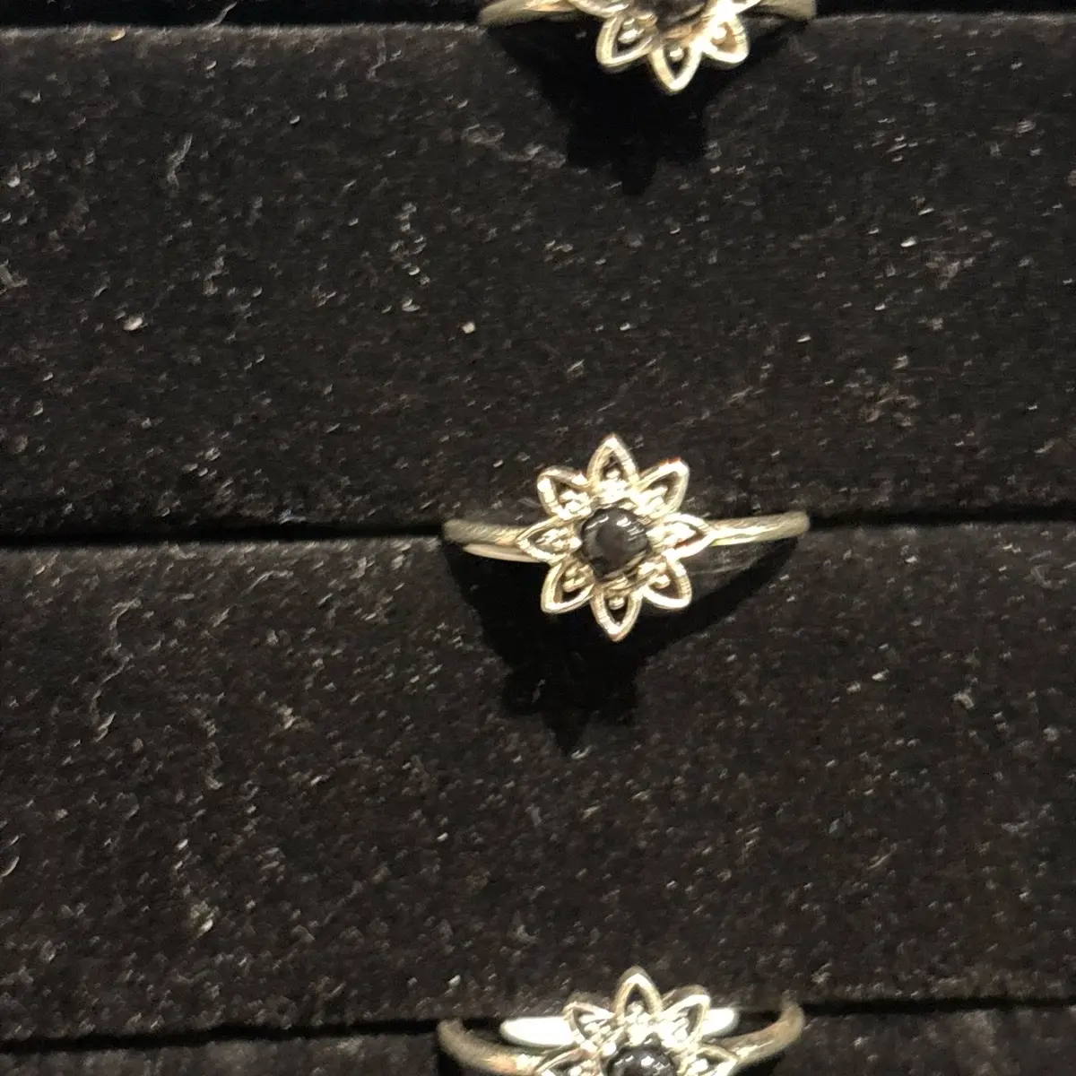 Black Onyx Flower Sz 8