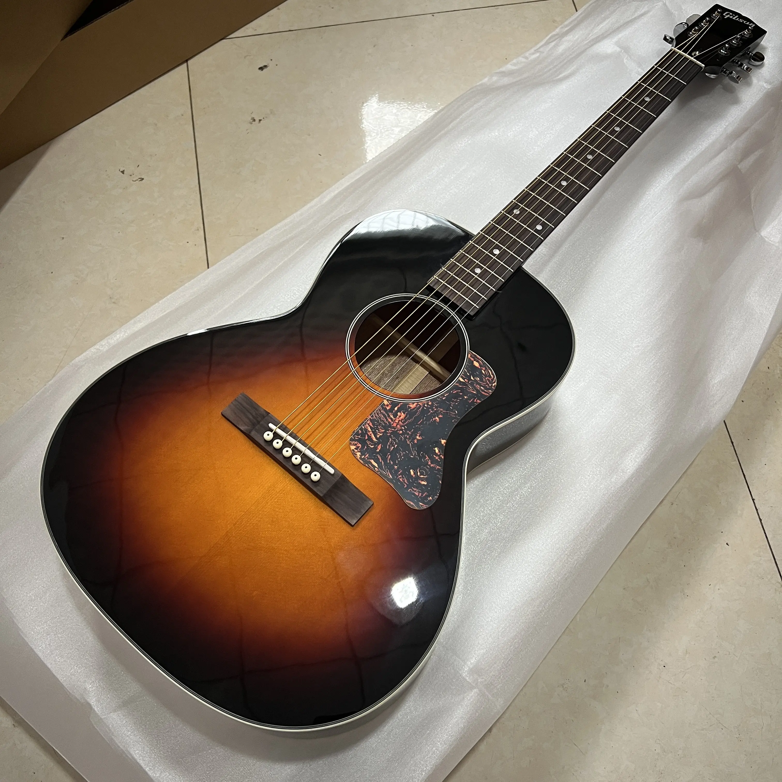 GIB L00 Sunburst 6-String Acoustic Guitar - Spruce Top, Rosewood Fretboard, Mahogany Components, Right-Handed, Unisex for Professional Performances