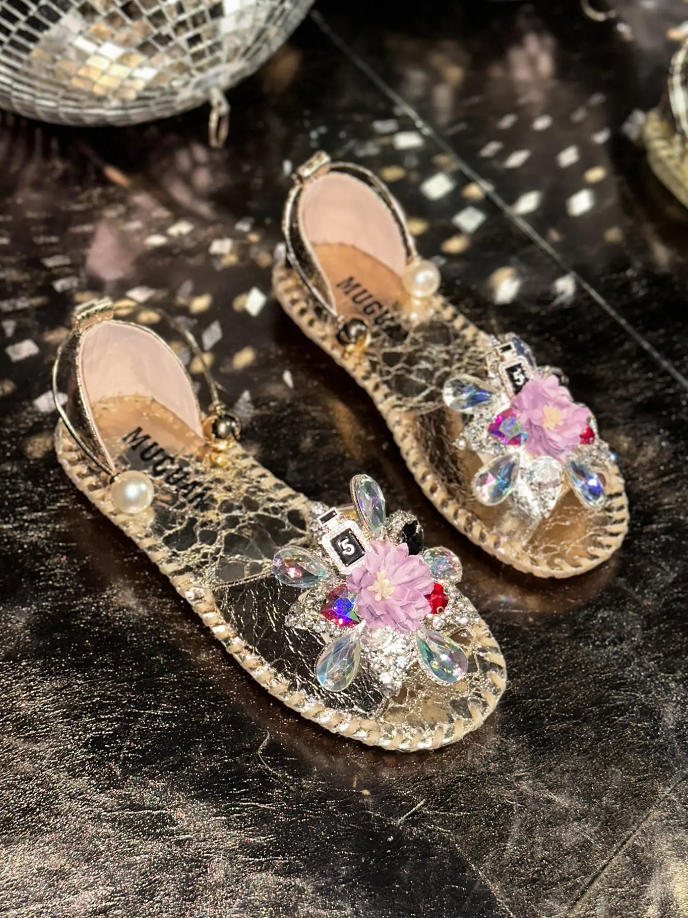 Elegant Floral Rhinestone Pearl Back Strap Flat Sandals, Non-Slip Braided Sole, Fashionable Daily Wear, Perfect for Parties and Outings