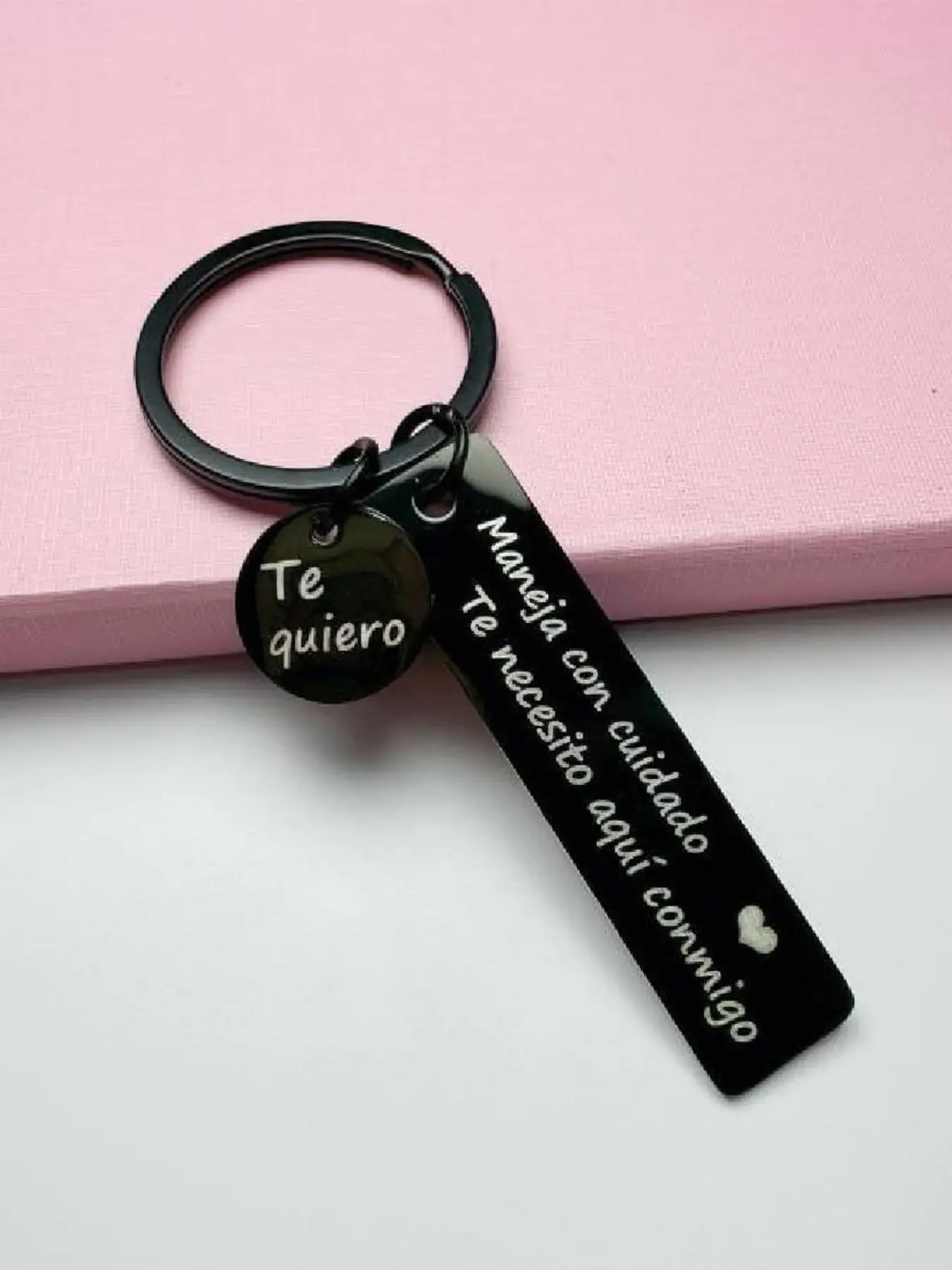 Drive Safe Stylish Keychain, Te necesito aqui conmigo Spanish Pendant for Him & Her, I Love You Gifts for Boyfriend & Husband Birthday