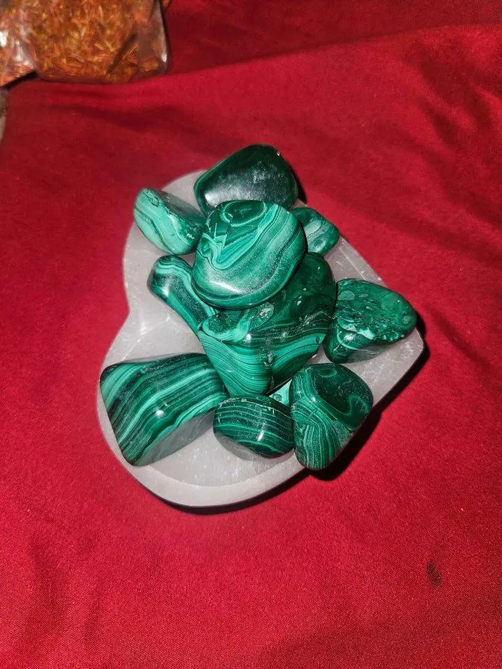 Tumbled Malachite Green Stone for Meditation, Healing, and Spiritual Use - Ideal for Transformation, Emotional Healing & Protection