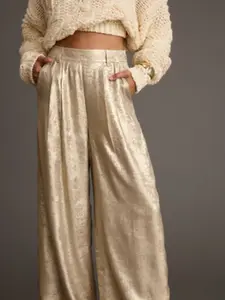 Luxury Wide Leg Pleated Pants with High Waist, Fitted Design, Flattering Pleats for Lengthening Legs, Elegant Chic Style for Spring & Fall, Bottoms