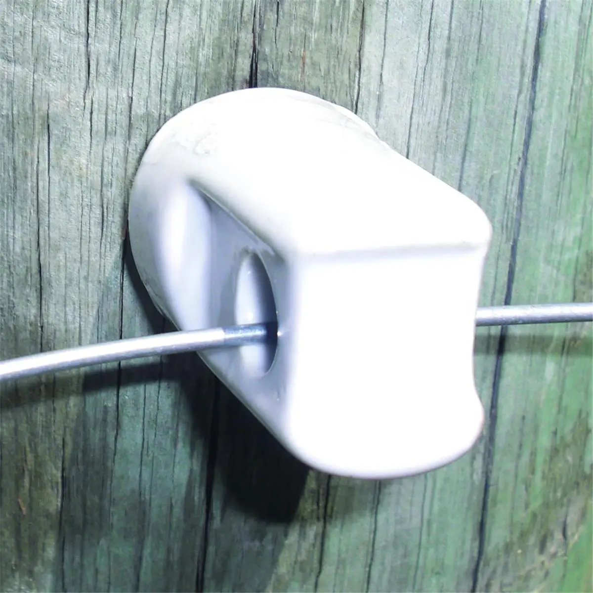 Patriot 814208 Small White Porcelain Screw-In Insulator - Built-in Screw, Outdoor, Fire Resistant, Wood Posts Line/Corner Insulator for Polywire/Wire, 1.50" H x 4" W x 1.50" L, 6.3 lbs, 1 Pack