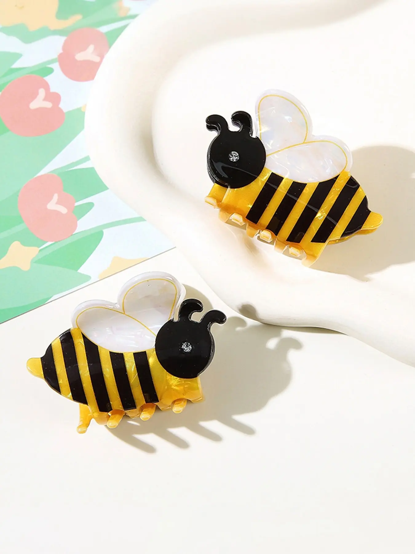 2pcs Claw Clip Pack Ladies' cute bee hair claws, fun cartoon hair accessories, fashionable diamond embellishments, suitable for elegant semi tied hair, parties, campuses, offices, daily casual hair accessories, Super Cute Clips