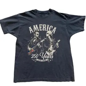 Gildan Men's and Women's T-shirt, America 250th Years graphic T-shirt, Unisex T-shirt, Gift T-shirt, Y2k Unisex Graphic Tees Gothic Grunge Emo Scene Amity Affliction Style Clothes Menswear Womenswear Streetwear