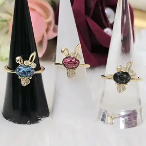 Anillos en forma de conejito con hermosos colores. Laminado 14k
