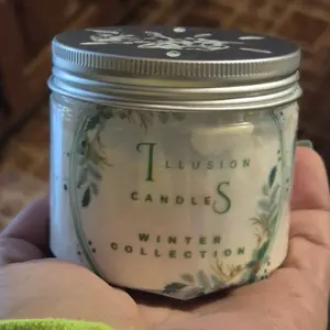 Illusion Candles Carpet Powder 5oz Jar beautiful scents that last up to 2 weeks kid and pet friendly has the Aroma of a clean home and carpet!