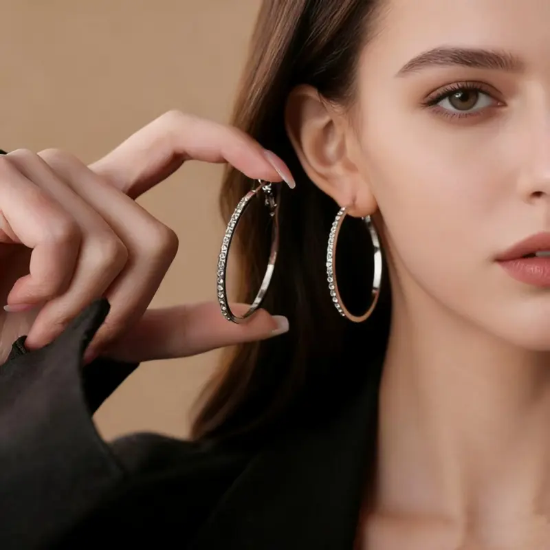 Minimalist style ins niche design light luxury fashion earrings, new trendy diamond-studded C-shaped hoop earrings
