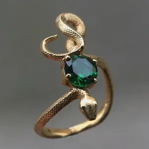 1Pcs Snake Imitation Emerald Zirconia Gold Color Ring for Women and Men, Punk Gothic Snake Ring, Fashion Jewelry Gift