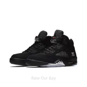 Retro college-style black sneakers: stylish, comfortable, slip-resistant, and durable