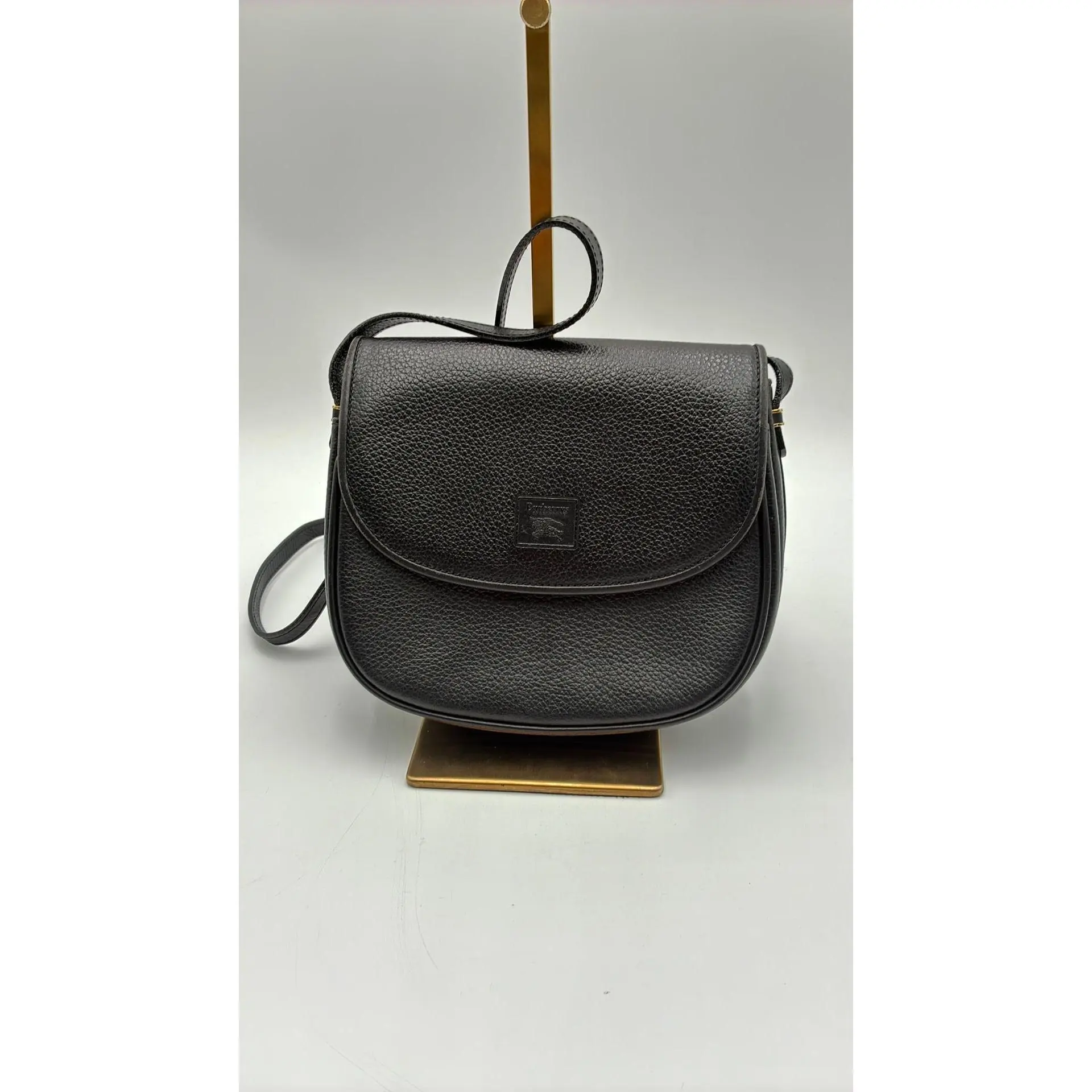 Pre-owned Leather Luxury Bags & Accessories Burberry Pebbled Crossboy Saddle Bag, Black Date Code: NODC05282602. Entrupy ID: X92CTVK.