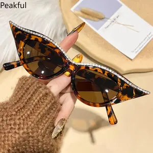 Sparkly Diamond Trim Leopard Cat Eye Sunglasses, Popular Tortoise Shell Retro Statement Shades, Fashion Rhinestone-Edged Women Eyewear, chic tortoise print & elegant crystal detail, great for date nights, weekend gatherings, holiday photos