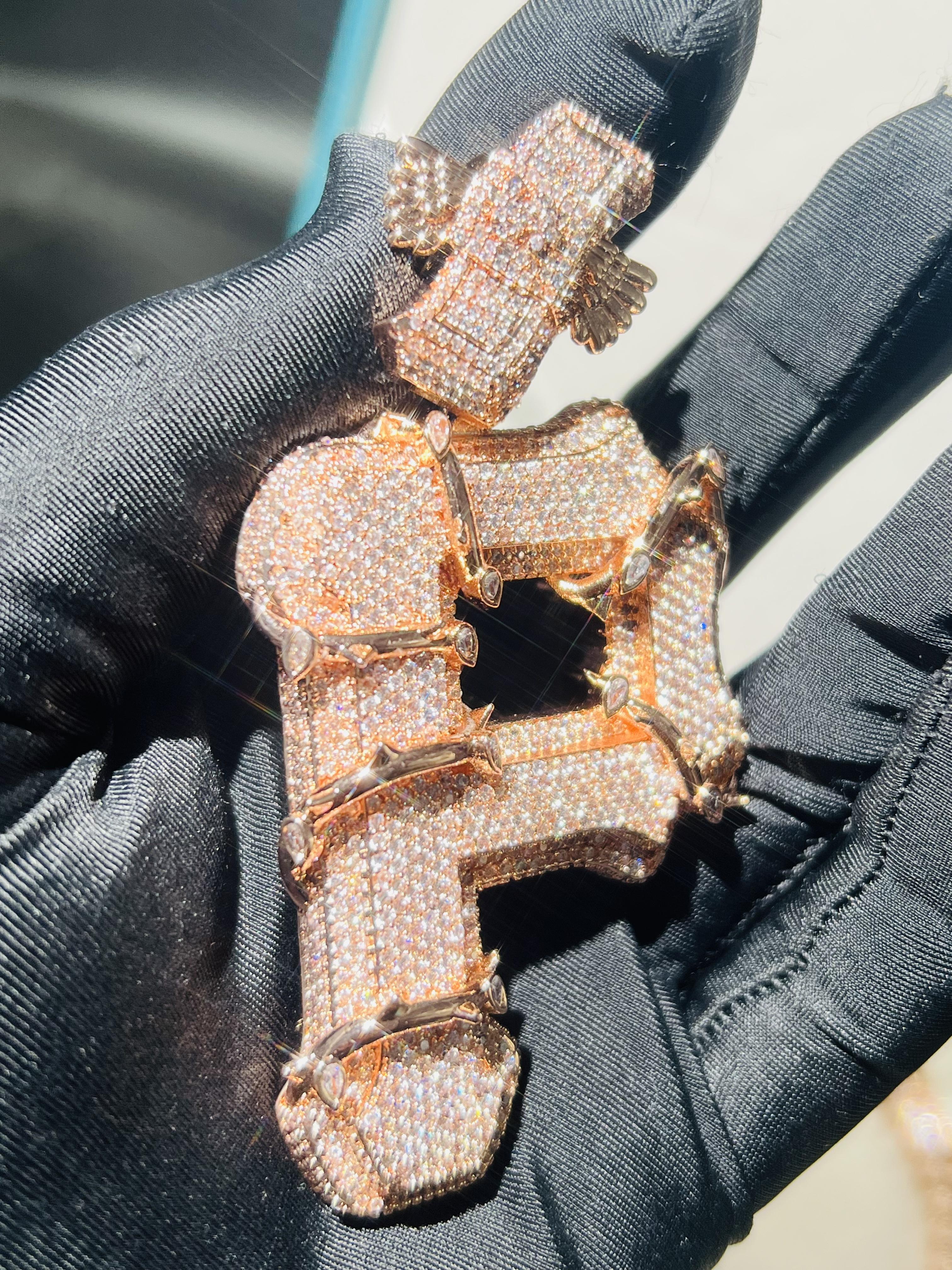 Luxury letter P pendant hip-hop jewelry iced diamond pendant VVS custom long stick iced diamond luxury high-end dynamic initial pendant fashion trendy high-end style pendant