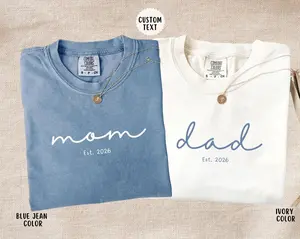 Comfort Colors Minimalist Mom Dad T-Shirt, Custom Est 2026 Pregnancy Reveal, Matching Parents Gift, Baby Announcement Shirt, Pregnancy Tee for New Parents