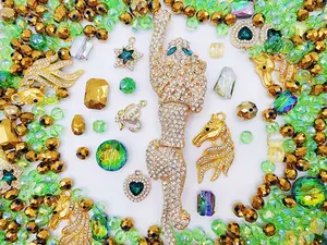 [Express] GIANT LUXURY Beautiful & Sparkling Charms for DIY Jewelry & Accessories Bead Mix Crystal Craft Kit Adjustable Clasp Chain Mesh