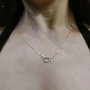 Gold-Plated Rhinestone Heart Shape Pendant Necklace - 18 in Sparkling Chain, Unisex Elegant Costume Jewelry Accessory for Everyday Wear & Special Occasions