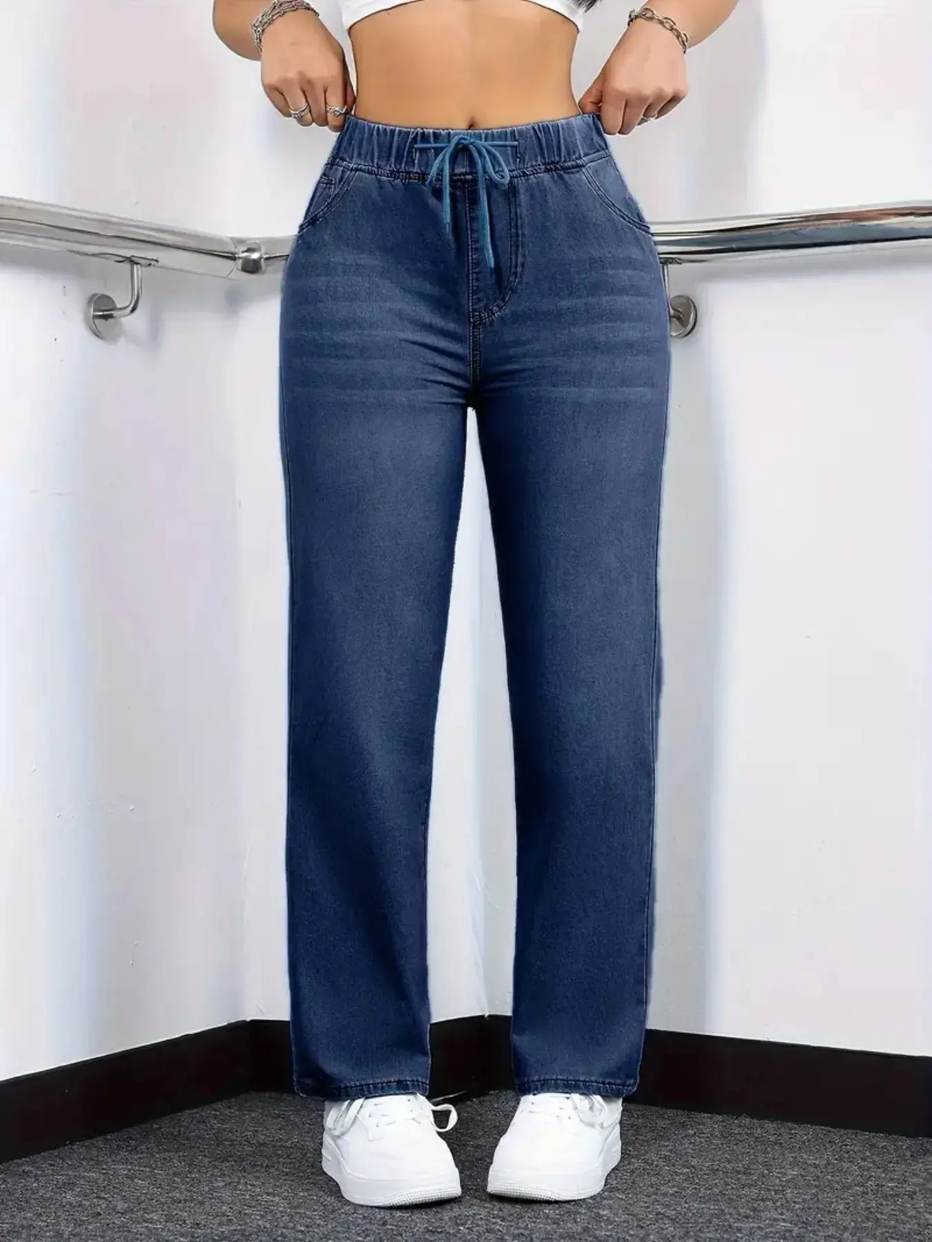 Women's Elastic Waist Jeans, Classic Casual Pants with Pockets and Adjustable Drawstring, Comfortable and Stylish Denim Bottoms for Everyday Wear Chic