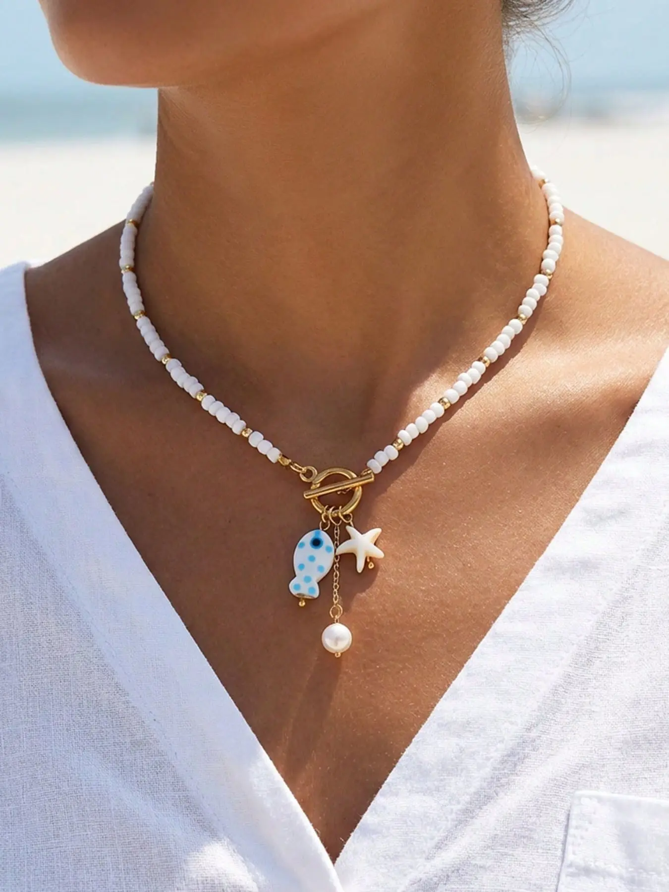 Women's Fish and Starfish Dainty Pendant Necklace, Geometric Circle Beaded Locket Chain, Summer Beach Style Jewelry, Beach Boho Necklace, Gift for Women, Date Night Accessory