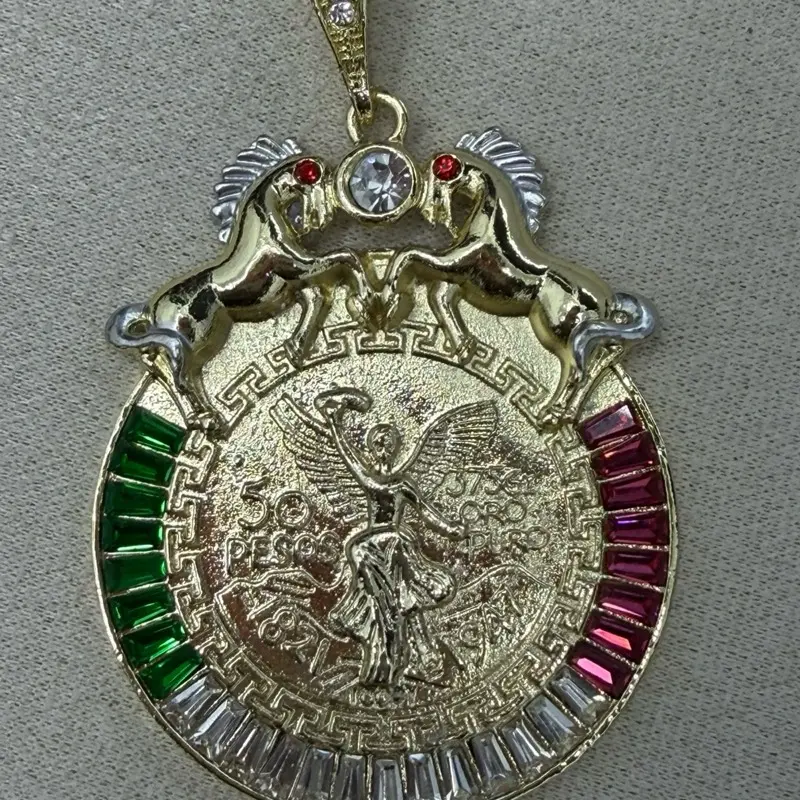 Medallón centenario de oro laminado para cadenas de 7mm a 9mm