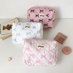 Quilted Pattern Cosmetic Organizer Bag, 1 Count Large Capacity Makeup Bag with Bow Pattern, Portable Travel Storage Bag, Travel Cosmetic Bags, Makeup Pouch, Home Organizer, Travel Essentials