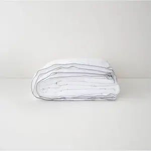 Full/Queen Lightweight Down Alternative Comforter - Tuft & Needle