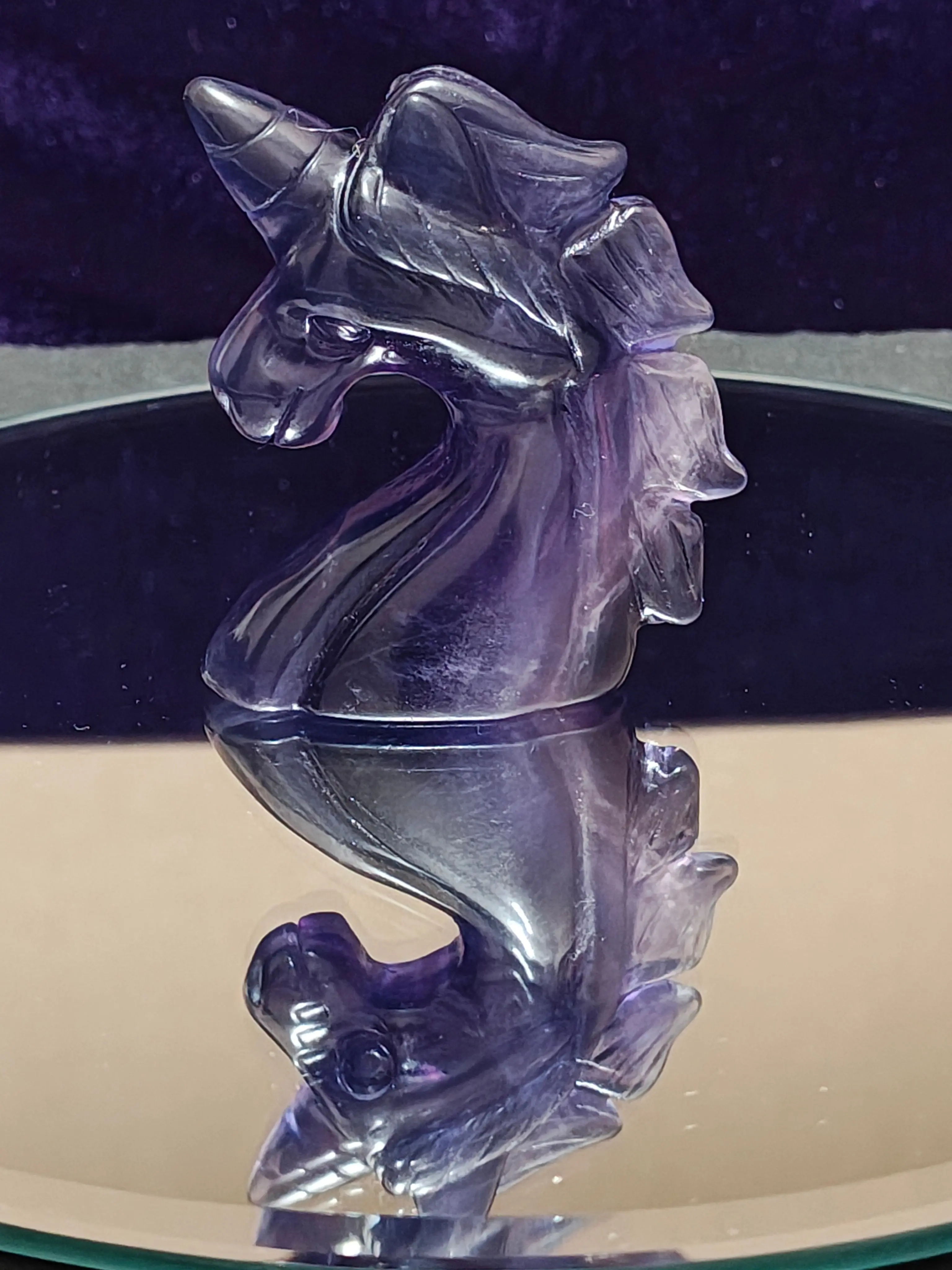 Purple Fluorite Unicorn Crystal Figurine - Miniature Animal Decorative Figurine, Collectible Fluid-Shaped Statue for Mental Clarity & Spiritual Protection, Third Eye Home Decor, Crystals, Miniature Figurines