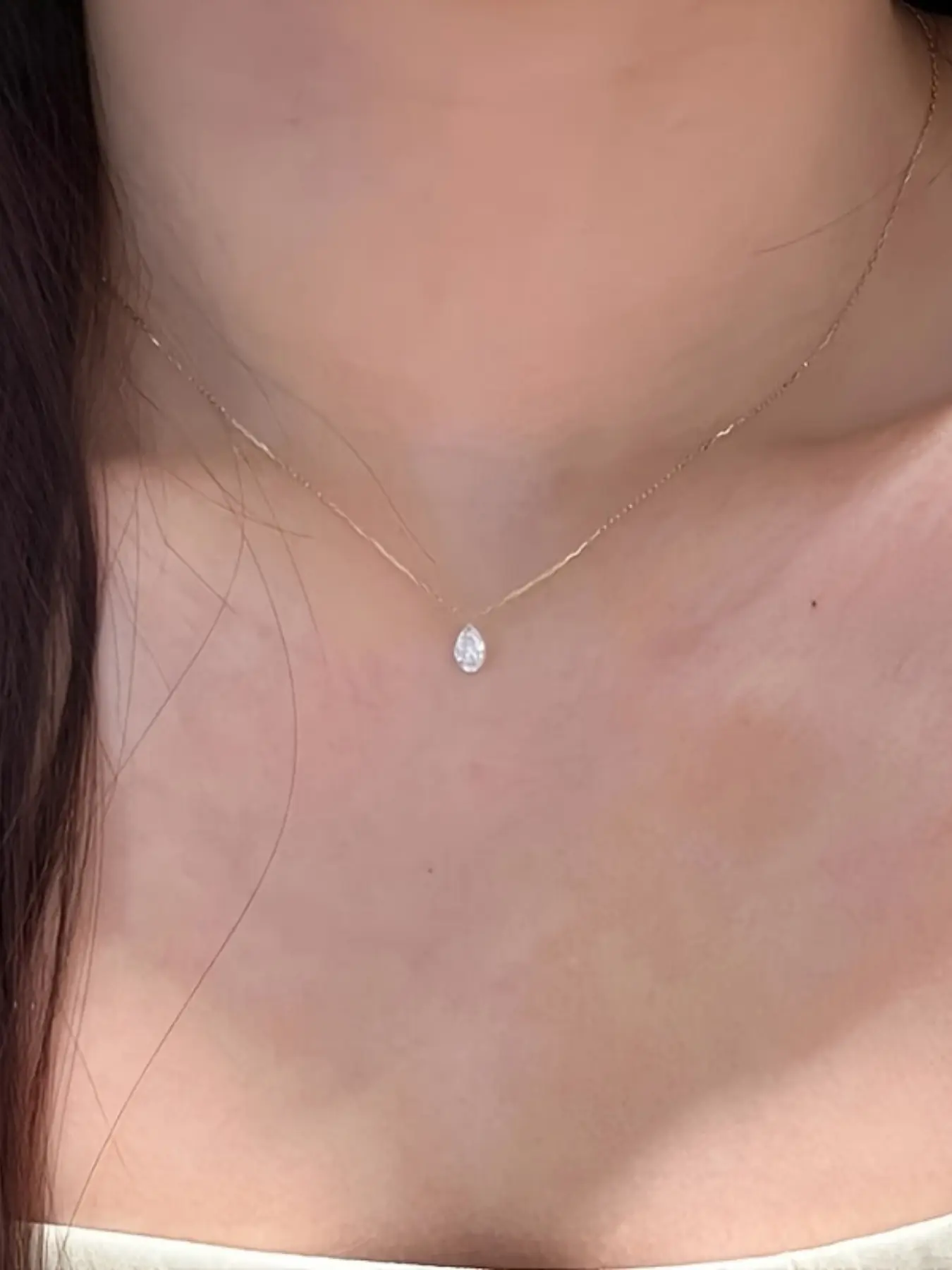 Elegant Water Drop Zircon Droplet Pendant Necklace for Women, Fashionable Daily Commute Jewelry, Versatile and Stylish Accessory
