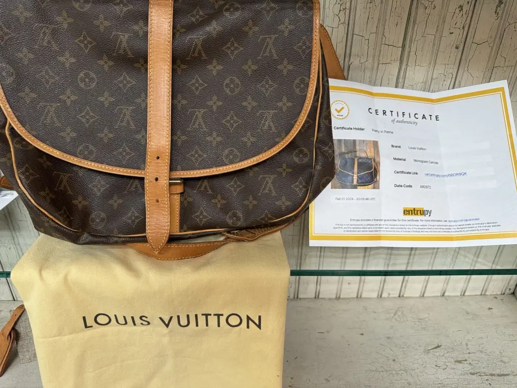 Pre-owned Louis Vuitton canvas & vachetta messenger bags Samur 35 Messenger Bag in Brown Monogram Canvas with Brass Hardware Finish