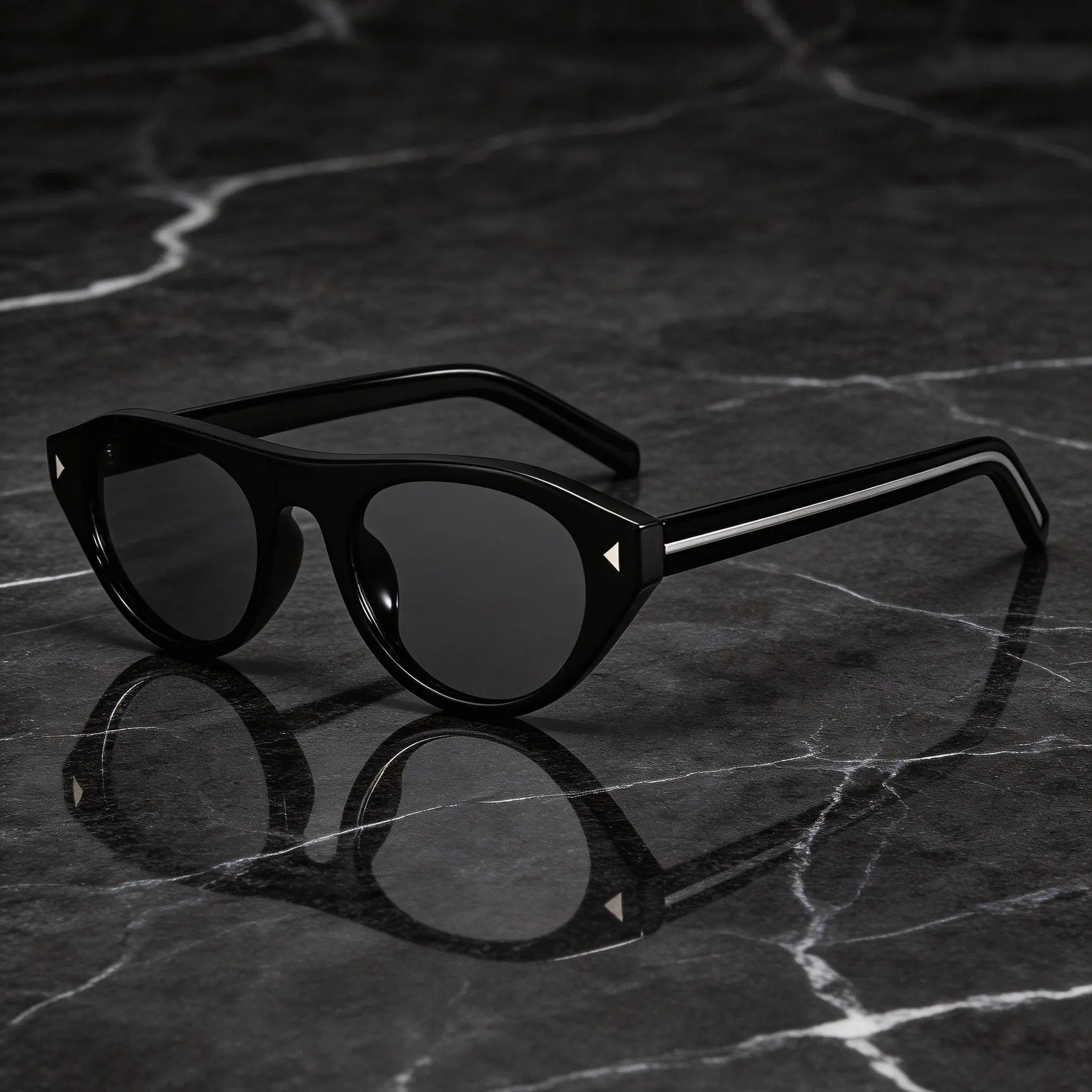 Women\'s Black Cat-Eye Sunglasses - Sleek Fashion Shades Meet Diva Noir ? Classic black with a bold cat-eye  main image 4