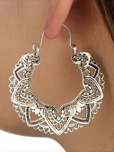 2pcs Exquisite Bohemian Floral Hoop Dangle Statement Earrings - Vintage-Inspired, Hand-Carved, Hypoallergenic Metal - Perfect for Women, Holiday Decor, Birthday Gifts, Wedding Accessories, Artistic Crafts, and Creative Party Supplies