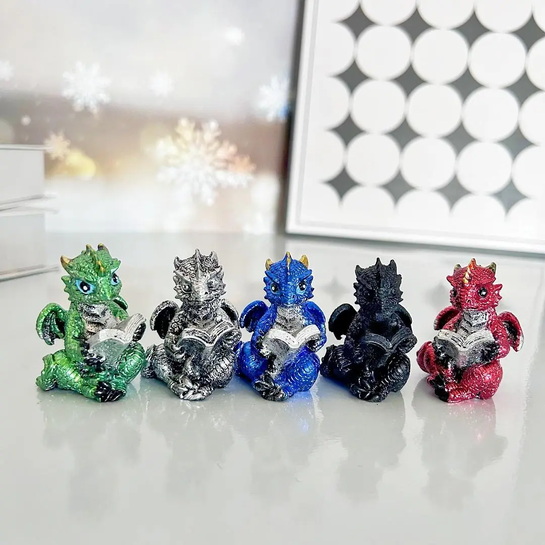 Cute Dragon of Reading Design Resin Ornament, 5 Counts Mini Dragon Statue, Evil Collectible Medieval Fantasy Statue Decoration, Desktop Statue, Home Decor, Resin Animal Sculptures, Figurine, Decorative Piece
