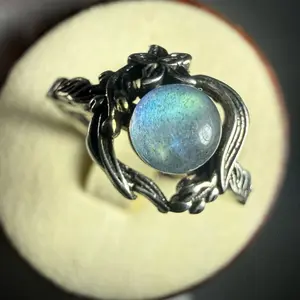 High Grade Natural Labradorite Crystal Ring - Silver-Plated Copper，Multicolor Crystal Design, Adjustable Fit, Natural Materials, Authenticity Key