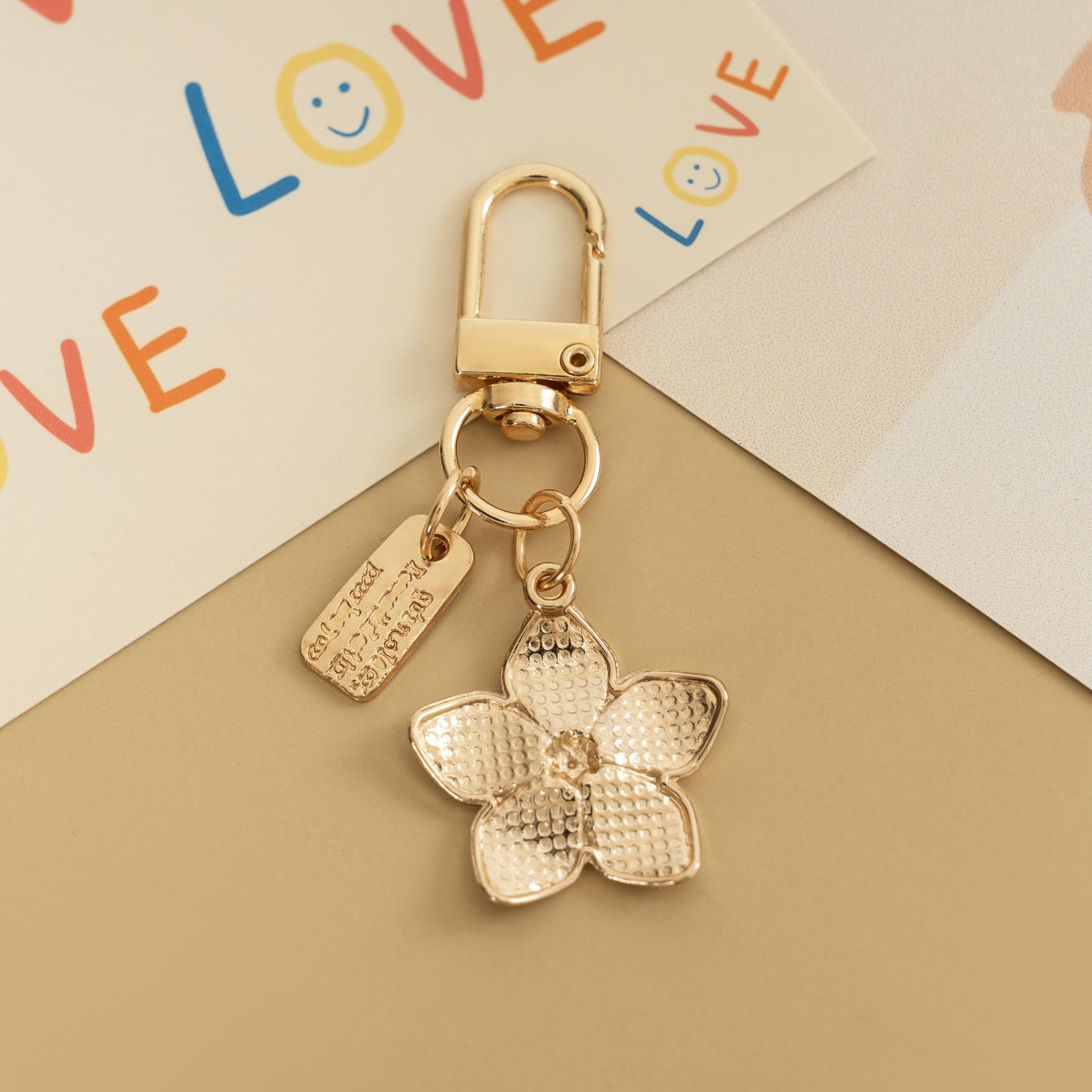 Botanical Bloom Keychain, Dainty Floral Keyring, Chic Unisex Gift for Women & Men, Trendy Bag Charm & Car Key Decor