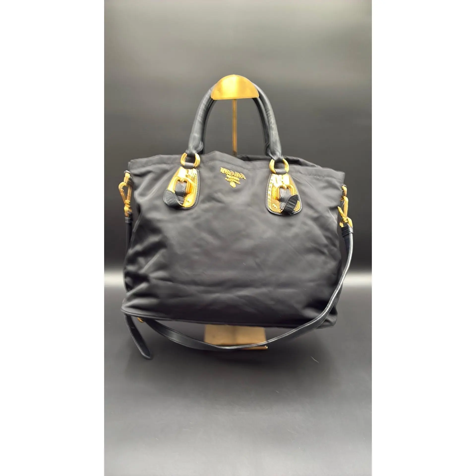 Pre-owned PRADA Leather Luxury Bags & Accessories Tessuto Nylon W Gold Plated Hardware Tote Bag, Black Date Code: 172V. Entrupy ID: J8YJDH7.
