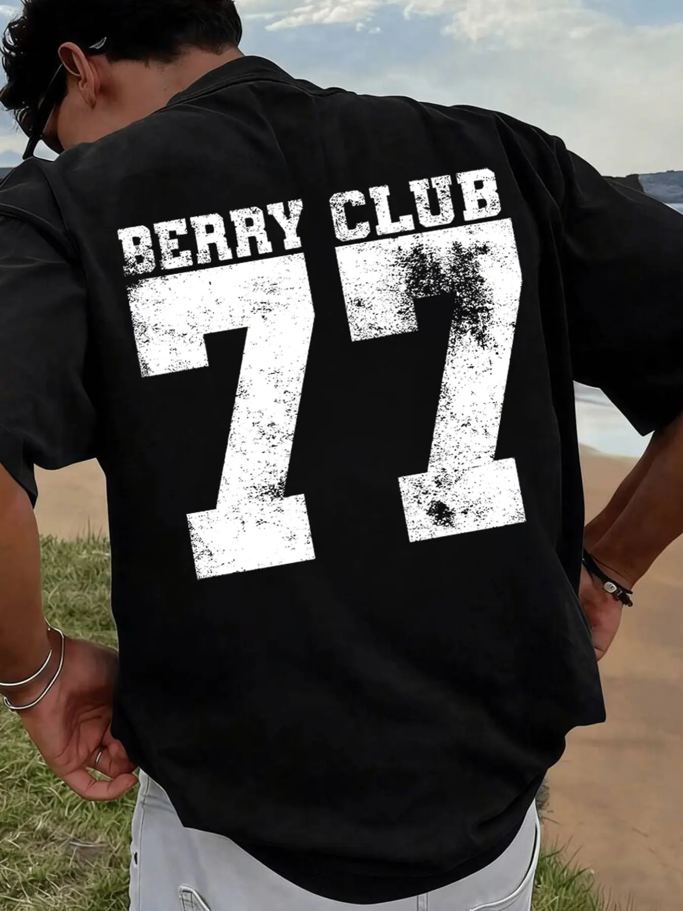 Men's printed short-sleeved T-shirt with numbers and English lettering. Crew neck, loose fit, casual, Streetwear and stylish, suitable for all seasons and everyday wear.